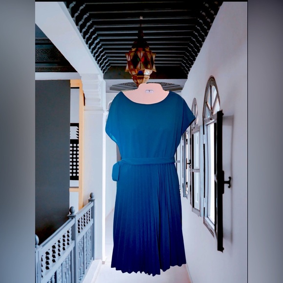 NWOT Pleated Fabric Round Neck Self Waist Belt Dress - Picture 1 of 4